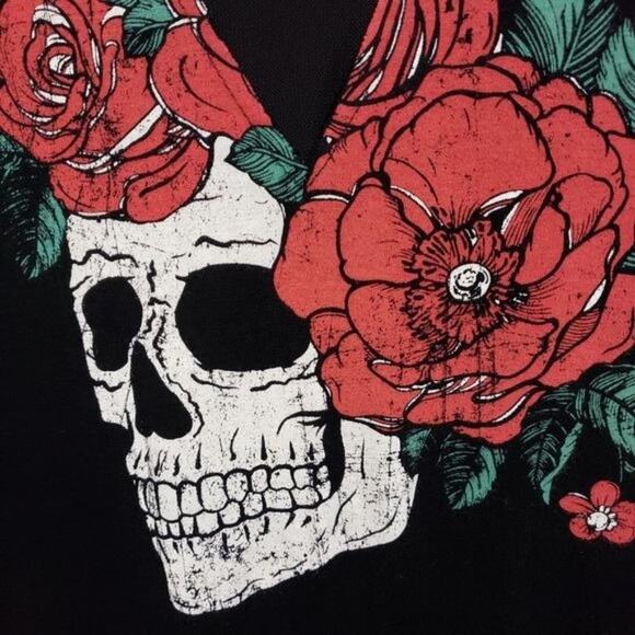 Persaya rock festival skull and Roses graphic top woman's size 1X - Picture 6 of 6